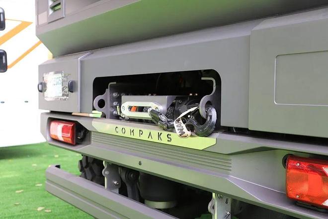 车身重卡房车：康派斯陆地A380-天阙AG真人娱乐全球首款整体金属模具碳纤维(图10)