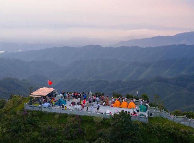 ！皂幕山靠“多元体验”强势出圈AG真人国际佛山第一峰焕新颜(图8)